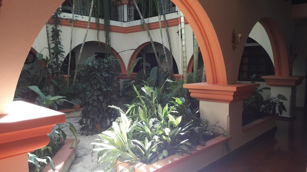 Hotel Acropolis Maya