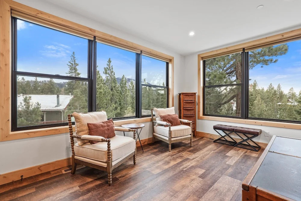 Modern Tahoe Escape