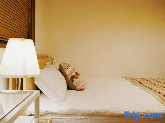"Jiayi" 3-story building with elevator, 3 bedrooms, 2 bathrooms, 1 living room, 1 kitchen