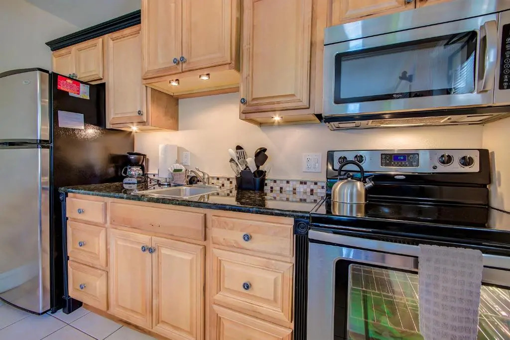 Five Palms Suite 109 - Daily - Weekly - Monthly