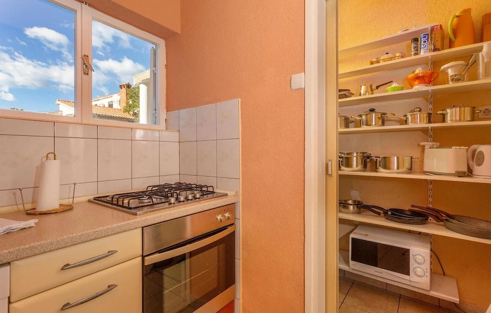 Cozy Home In Omisalj With Wifi