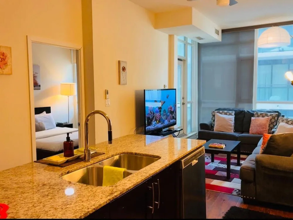 Stylish Cozy 1bedroom Condo in Square one Centre
