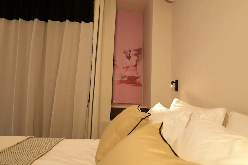 Cityzoe Athens Suites