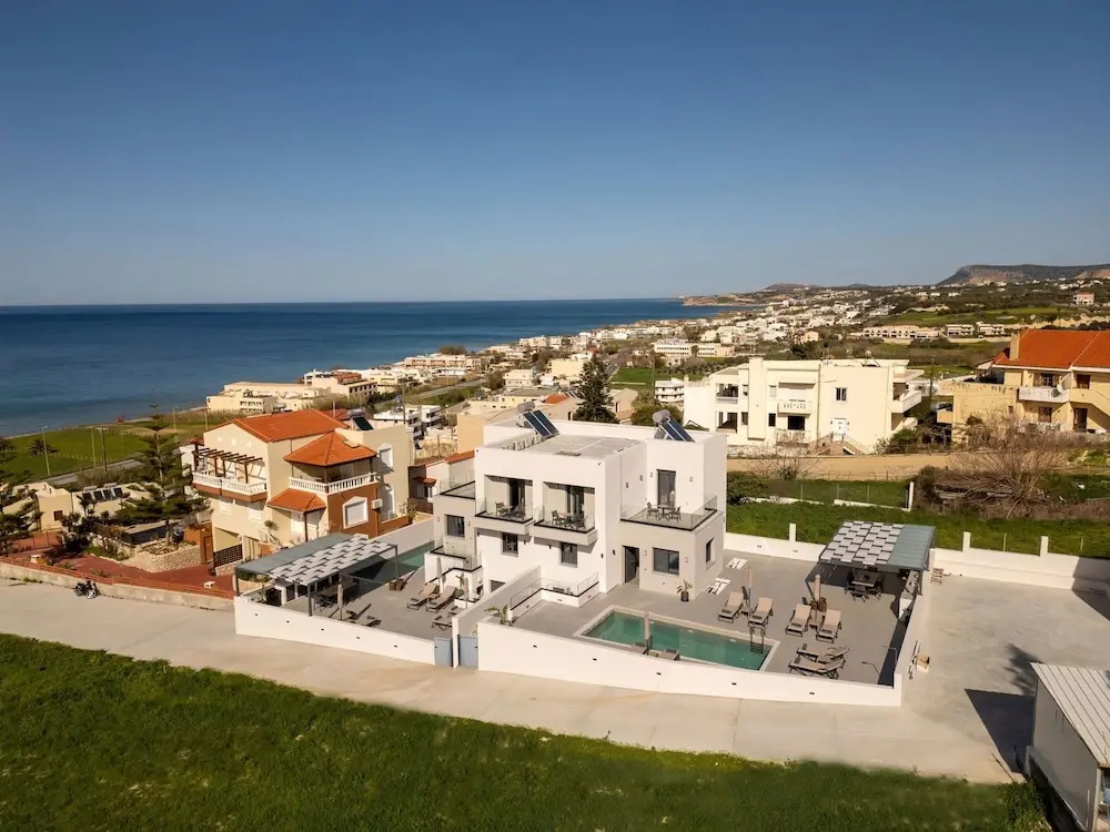 Villa Solaire - With 2 Private Pools & Sauna