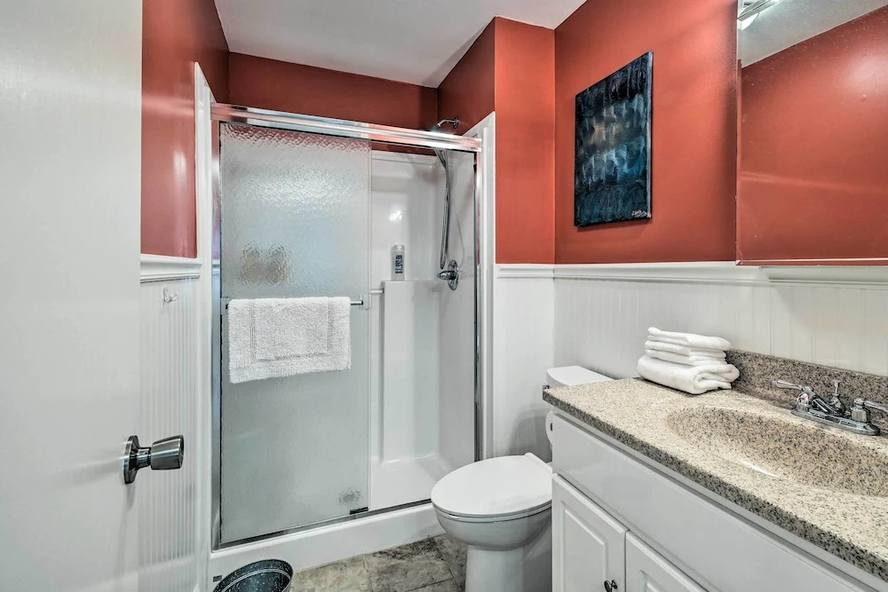 Charming Cave City Vacation Rental w/ Fire Pit