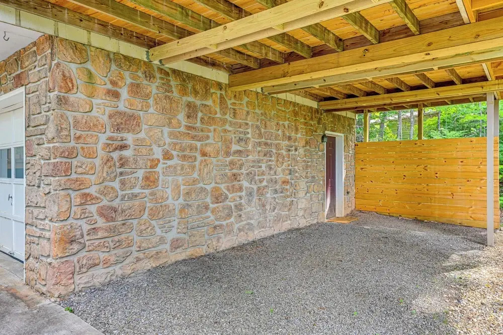 Renovated Franklin Home w/ Mountain-view Deck!