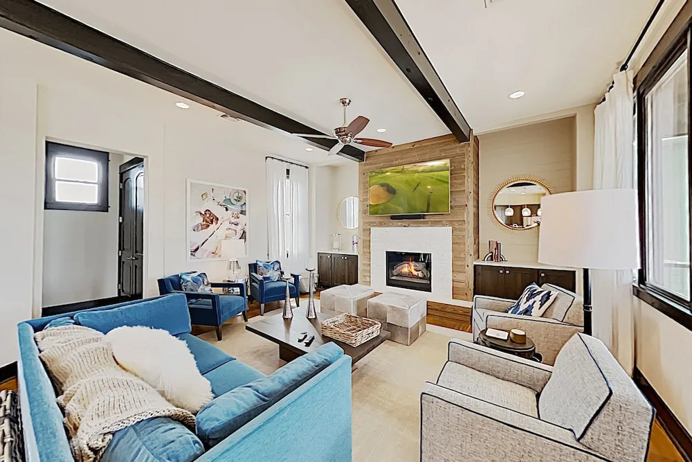 The Reserve: Lakefront Paradise W/ Private Hot Tub 4 Bedroom Home