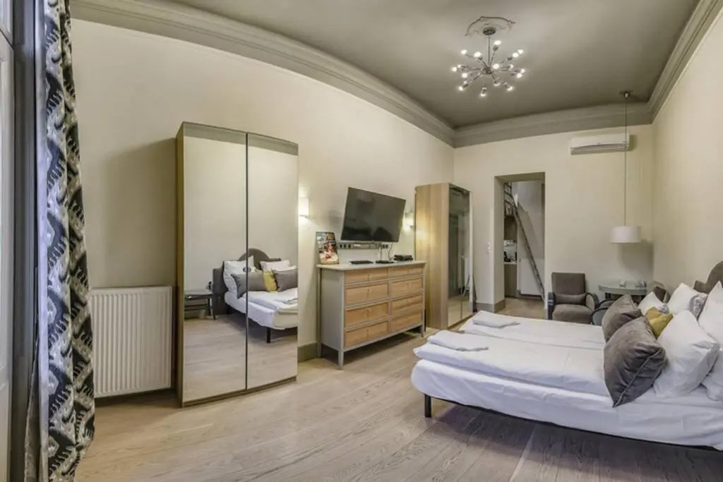 Your Private Parliament View In The Lap Of Luxury