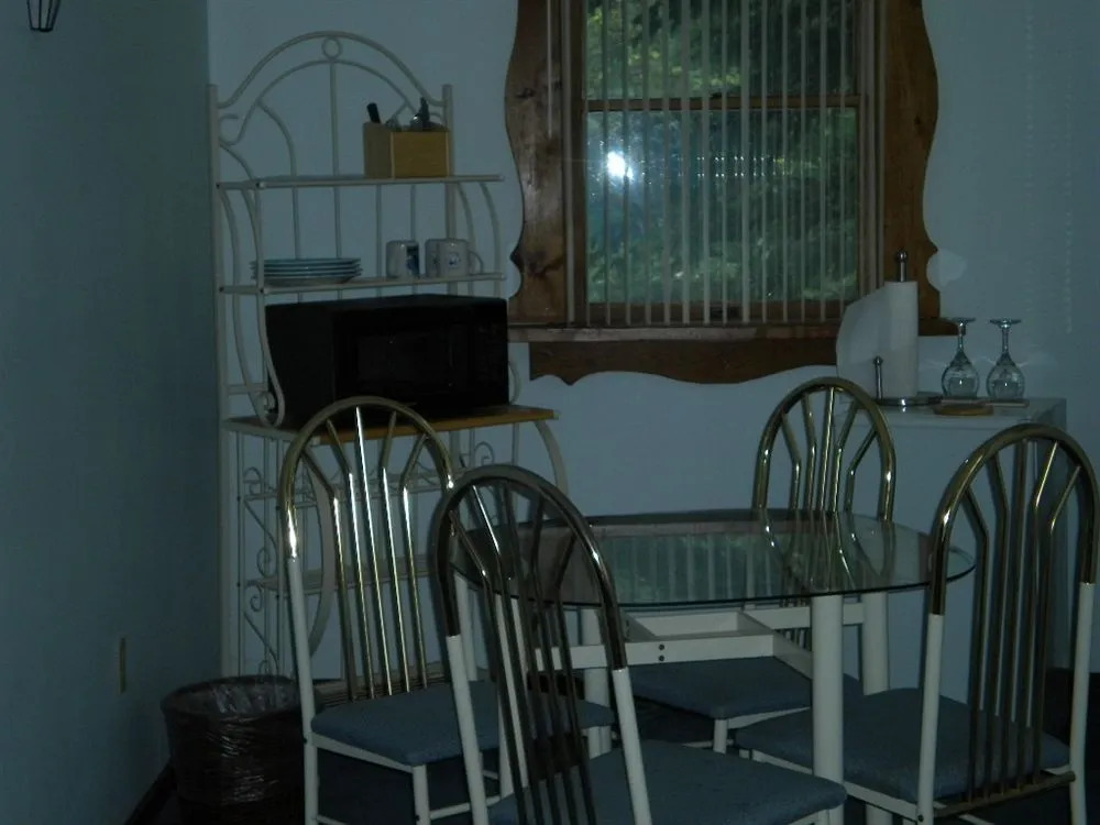 Bears Lair Inn