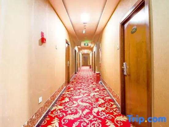 Zhouji Business Hotel (Urumqi Light Industry College)
