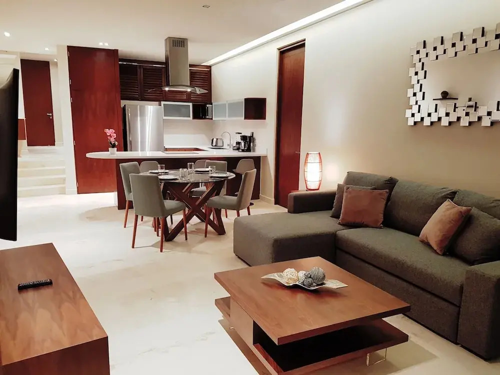 Cozy 1 BR apartment steps away from the Beach by Happy Address