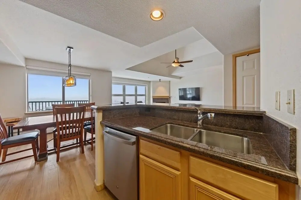 Newly Renovated 3 Bedroom Plus Loft With Stunning Mountain and Lake Views! 3 Condo by Redawning