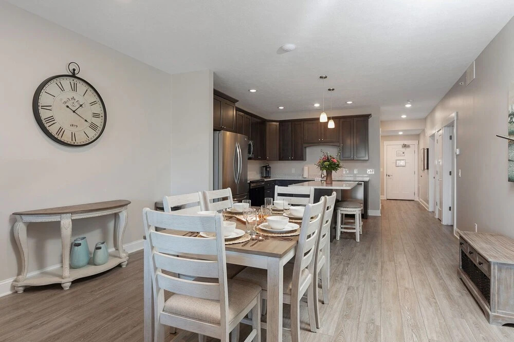 539 Bay St. Lake View Condo Unit 403E