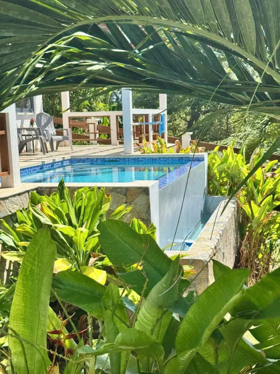 Roatan Infinity Pool and Ocean View Apartment