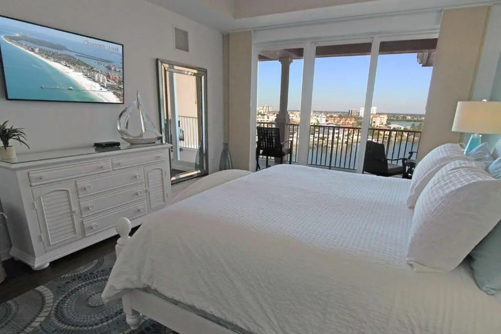 806 Harborview Grande