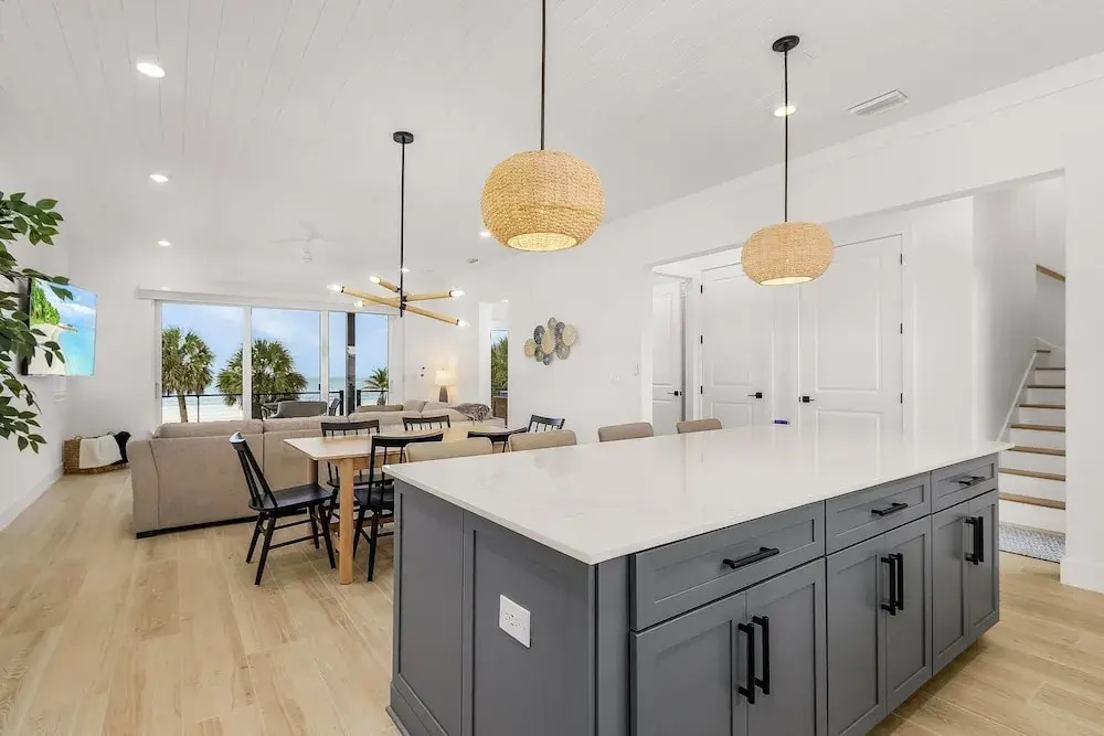 5350 Chasing Sunshine: 5bd/4.5ba Pool Home! 5 Bedroom Home