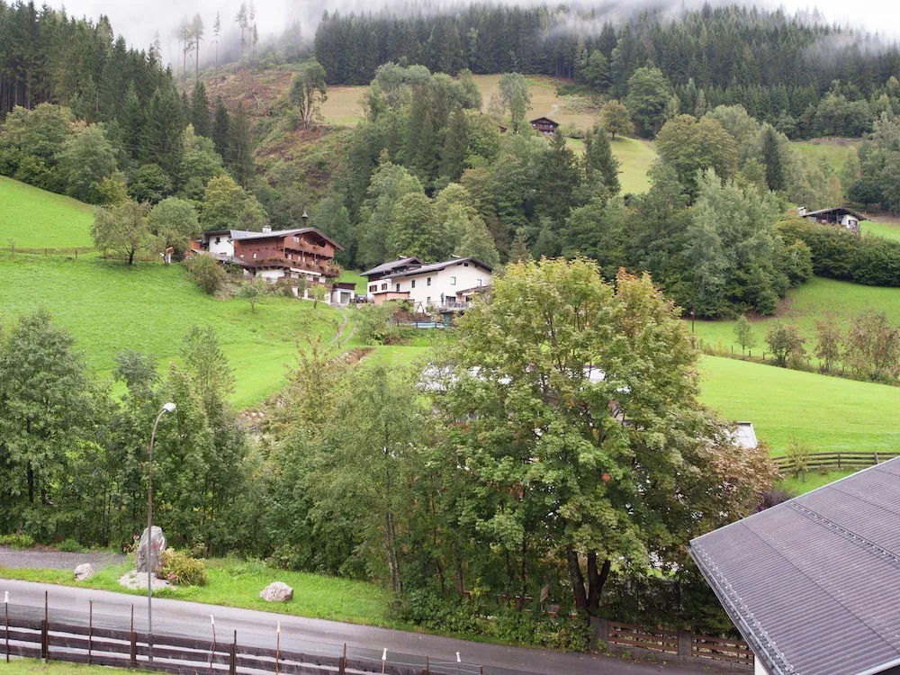 Luxurious Chalet In Zell Am See With Sauna