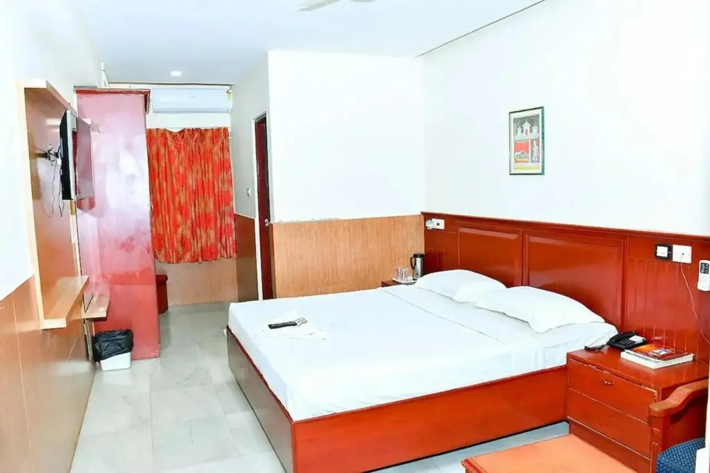 HOTEL RATHNA RESIDENCY