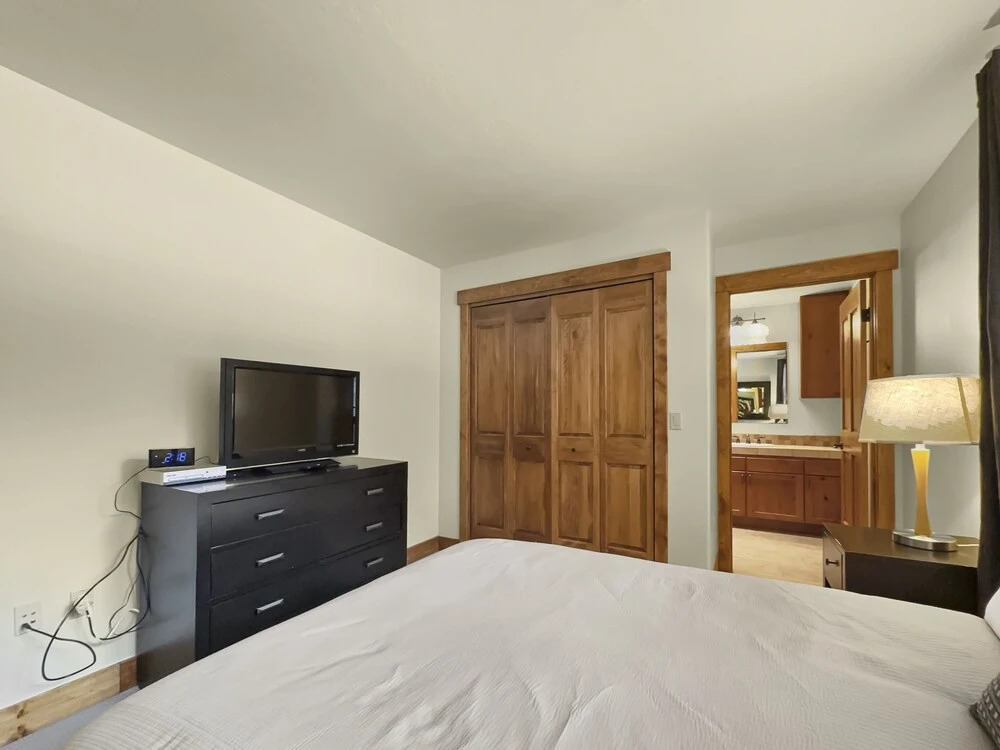 Ca2103 The Cache 3 Bedroom Condo by RedAwning