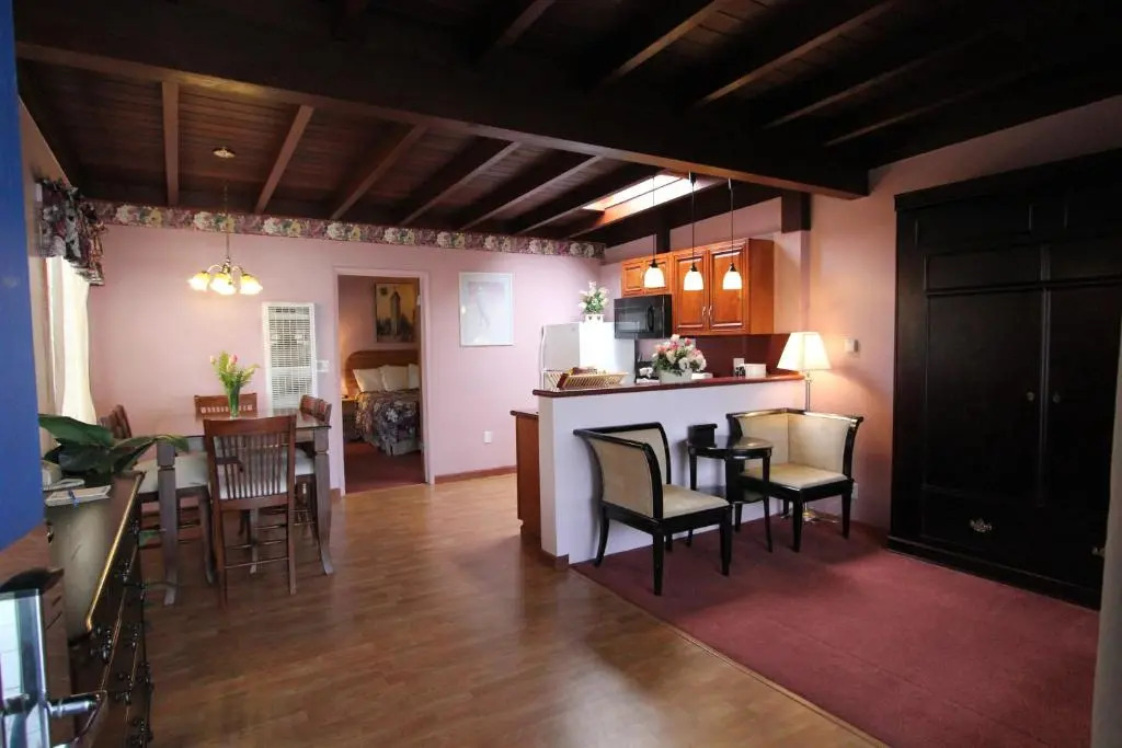 Edgewater Beach Inn