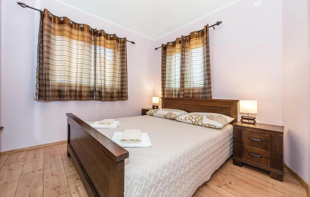 Stunning Home in Sibenik With Wifi and 5 Bedrooms