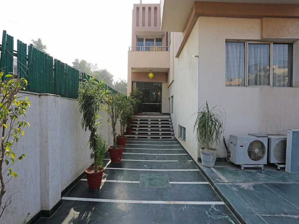 Cherisha Zone by OYO Rooms