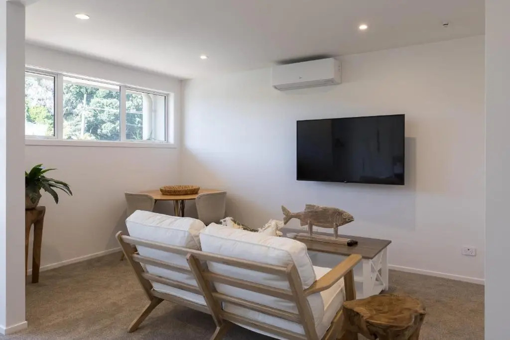 Luxury Apart, Balcony & Seaviews, Full Laundry, Kitchen & Heat Pump