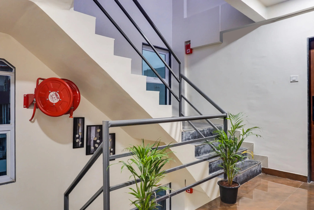 Hotel O by OYO Falcon Executive