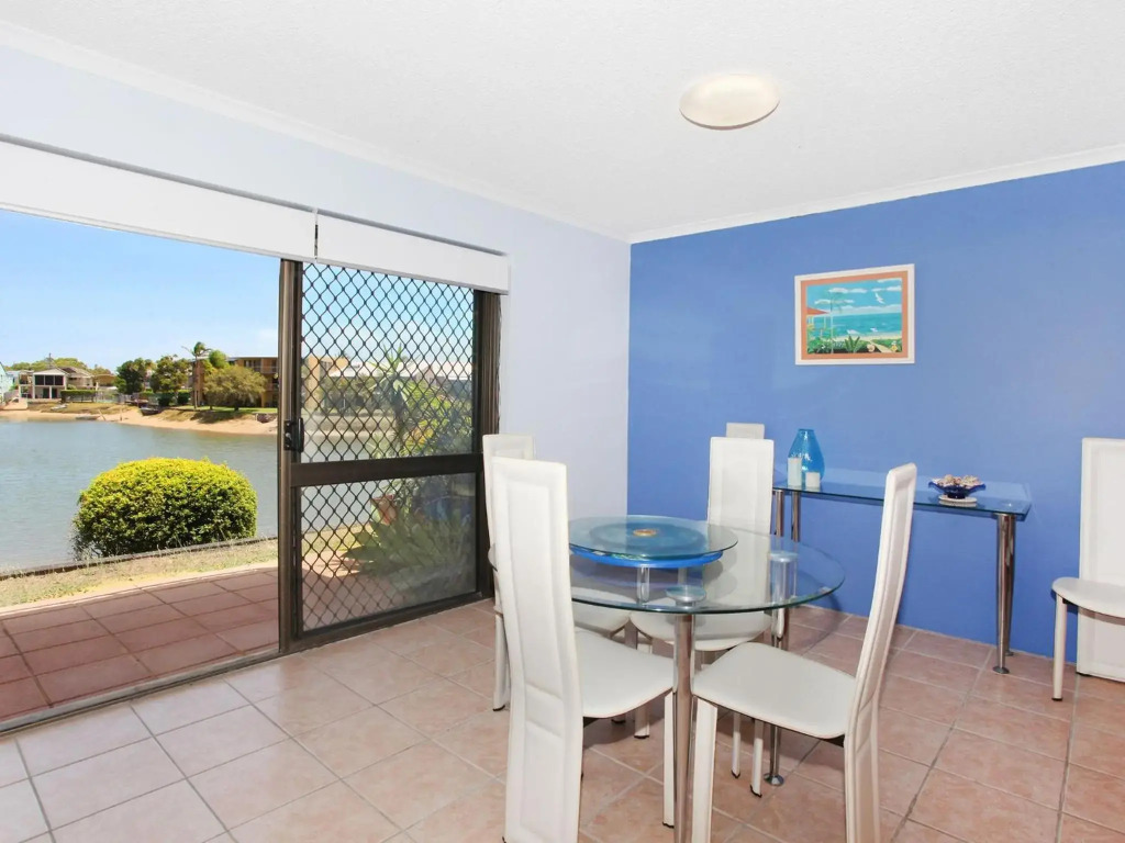 Courtney Cove 1 - Comfortable Two Bedroom Apartment on Mooloolaba Canal