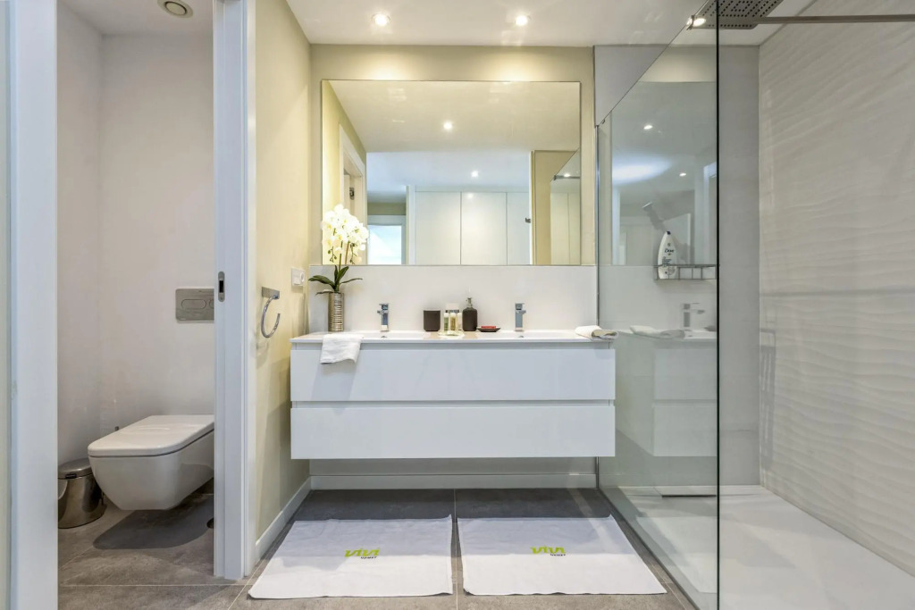 Luca in Fuengirola with 2 bedrooms and 2 bathrooms