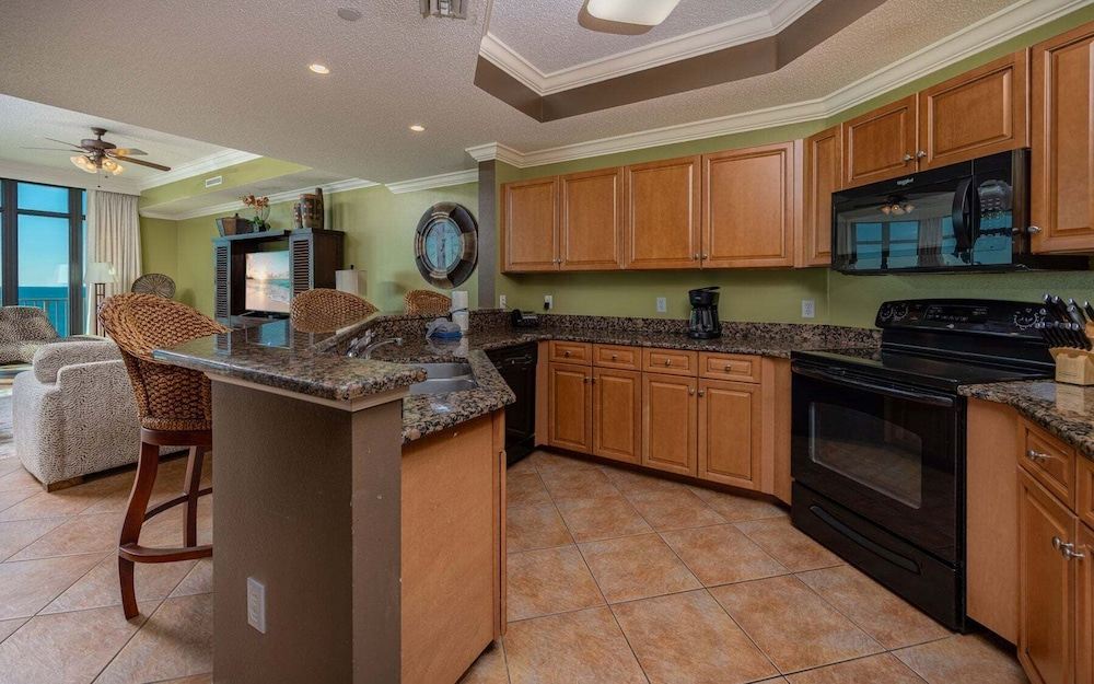 Phoenix West 1504 3 Bedroom Condo