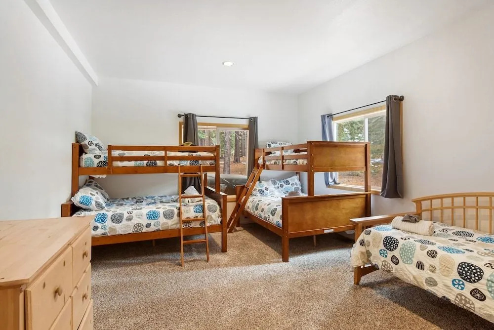 Truckee Pines Retreat Game Room & Forest Views