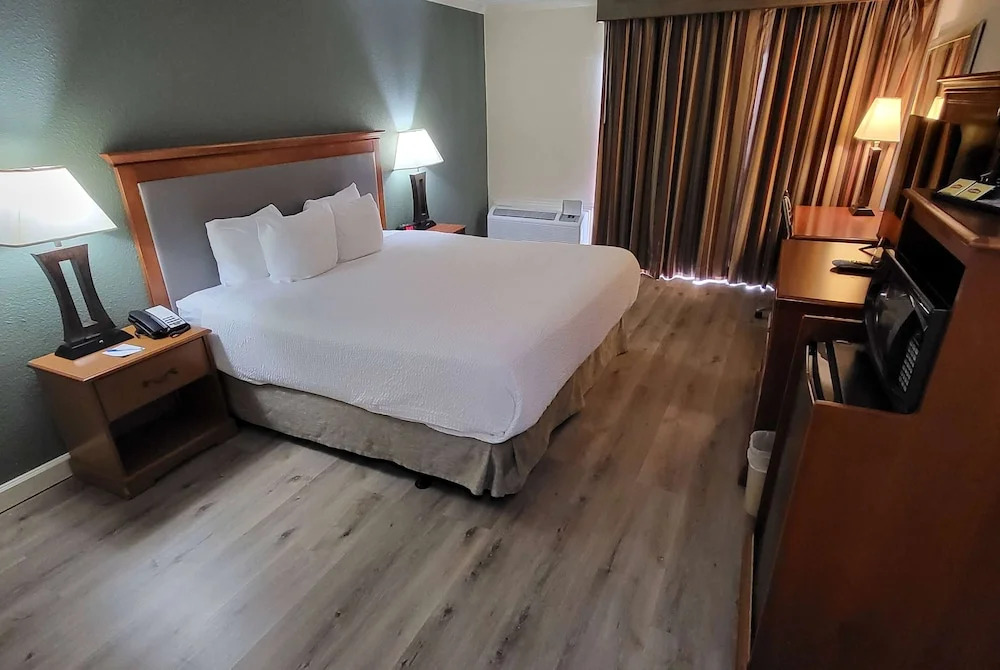 Hotel Monarchy & Suites