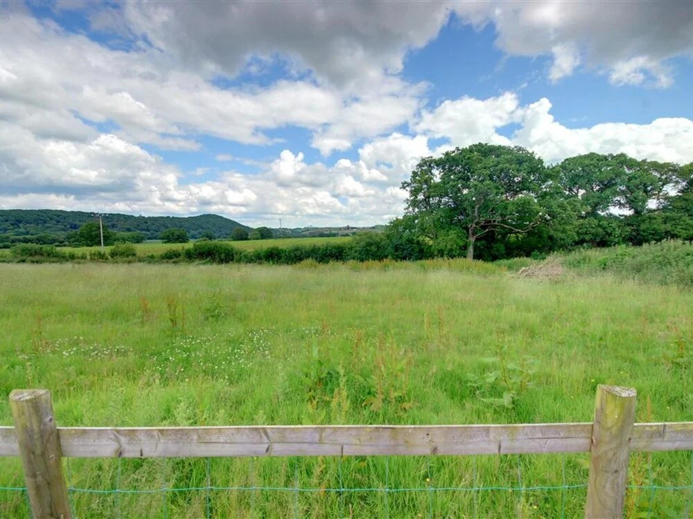 Large, Modern Farmhouse in Umberleigh, With Heigh Ceilings and Beautiful Terrace
