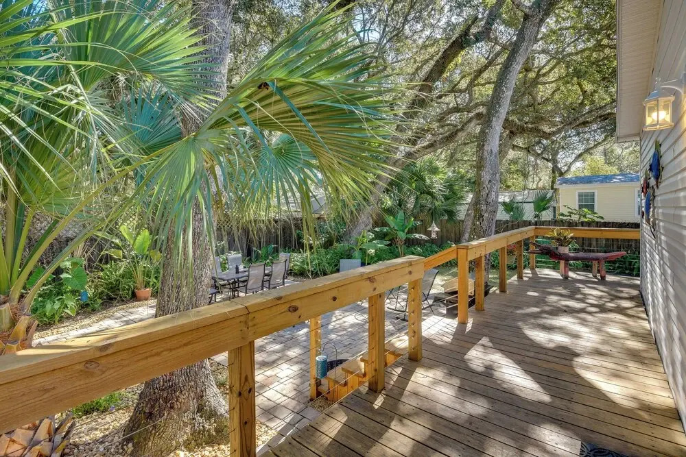 The Hammock Cottage w/ Fire Pit < 1 Mi to Beach!
