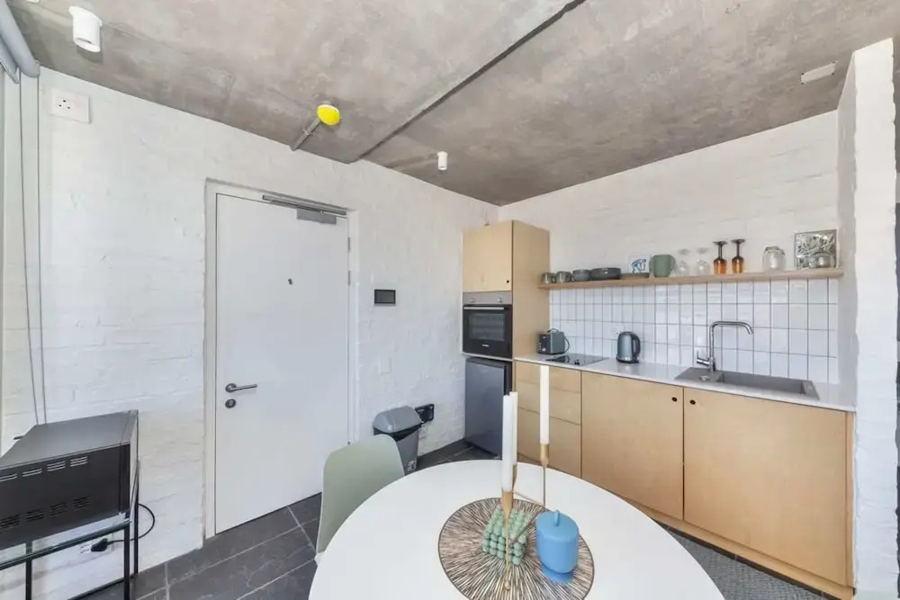 Seaside Studio Apartment, 9 Mins to Queens Beach!