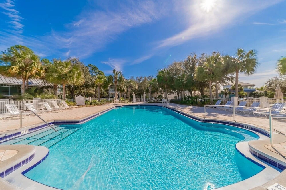 Sea La Vie 1 Bedroom Condo by RedAwning