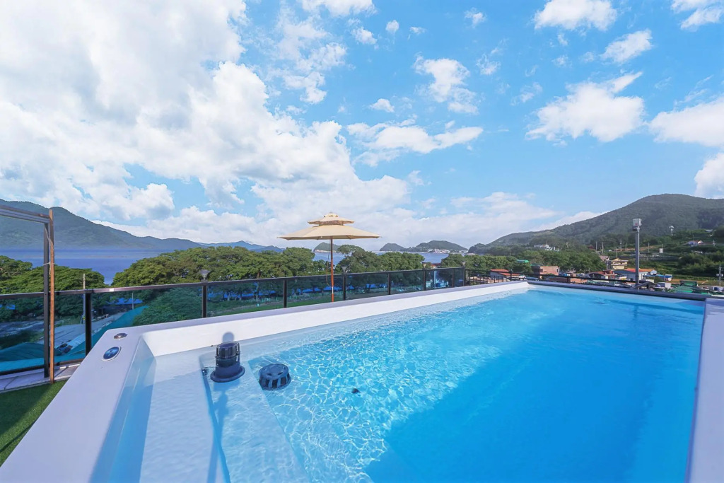 Namhae Dangdangi Dog Pension Blue