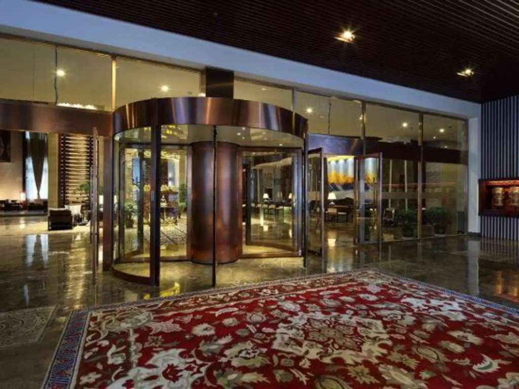 Snow Sands Grand Hotel