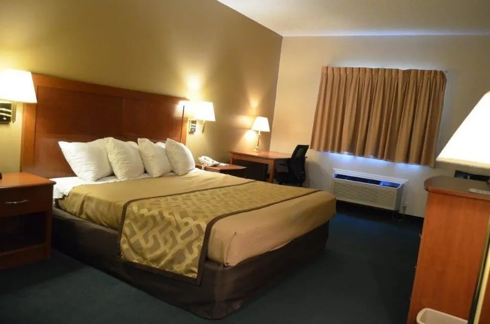 Brookshire Inn & Suites