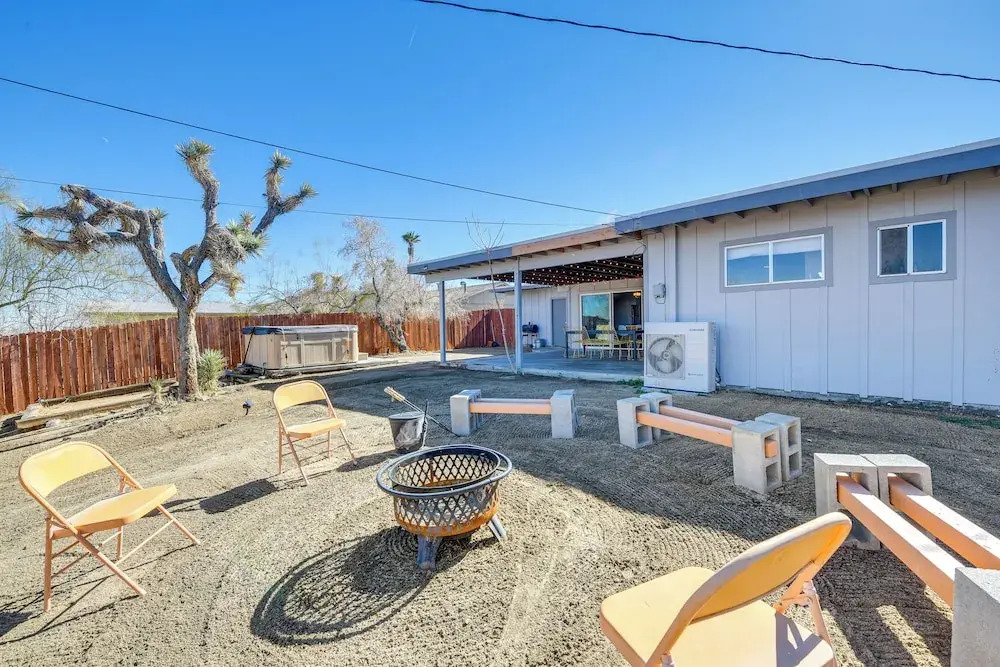 Joshua Tree Vacation Home with Private Hot Tub!
