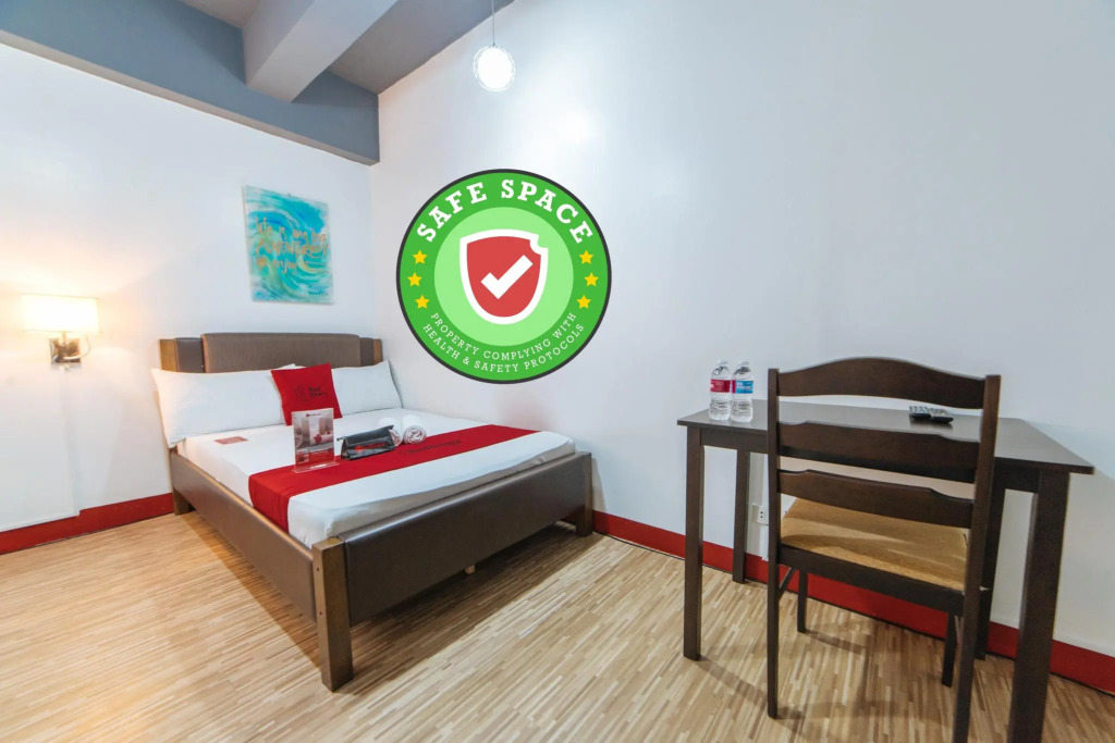 RedDoorz near Quirino Station - Vaccinated Staff