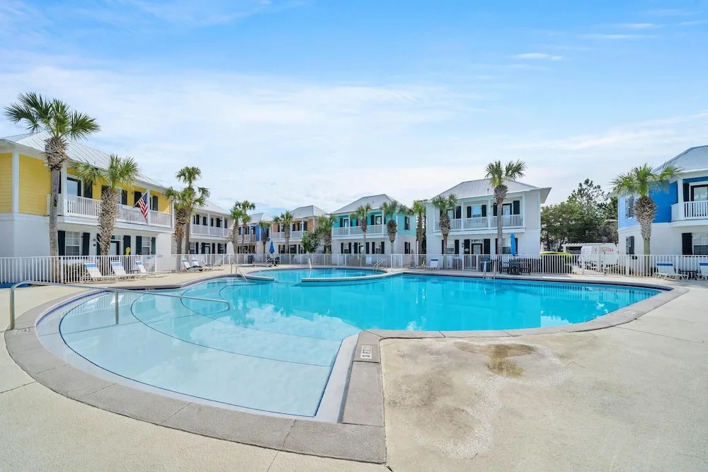 Crystal Village, Unit 20A