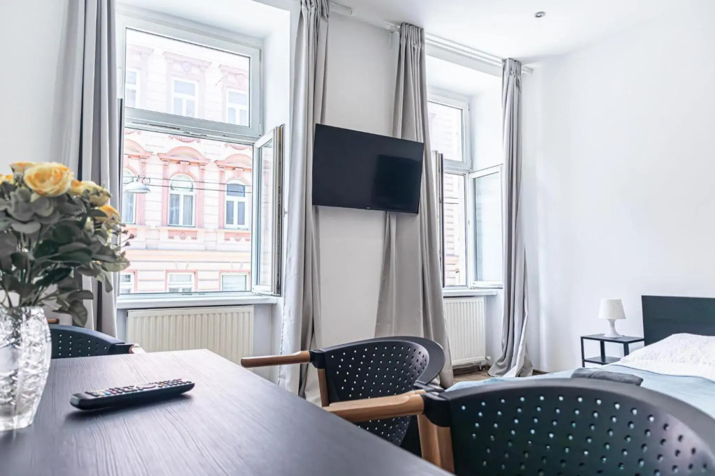 Budget Apartments Well connected to the Whole City