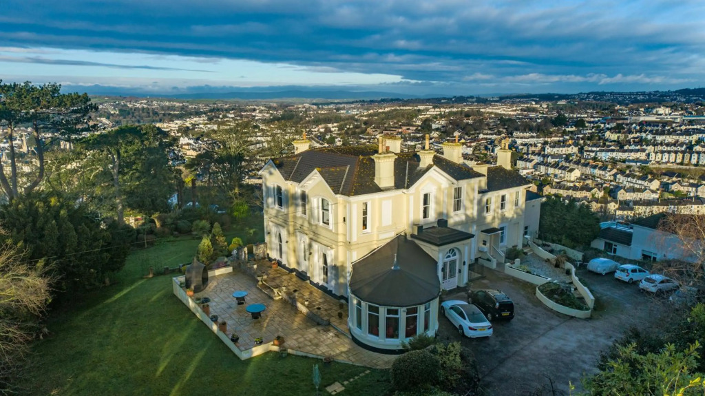 Stunning Apartment in Victorian Villa with Garden