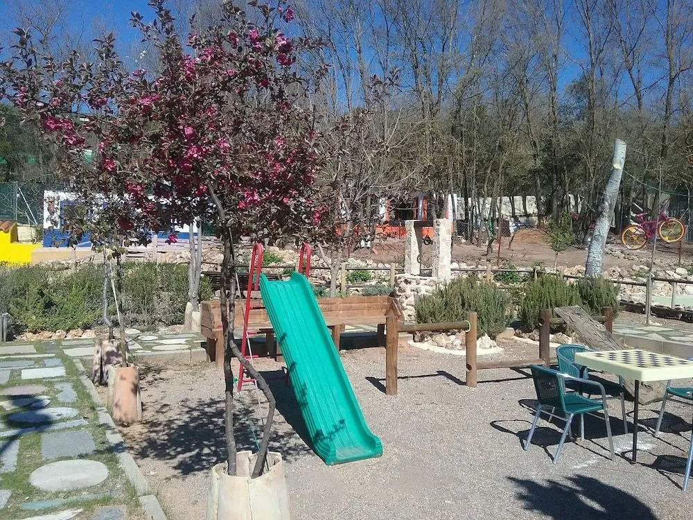 Isis de Cuenca Alojamiento Superior especial para Moteros con Piscina