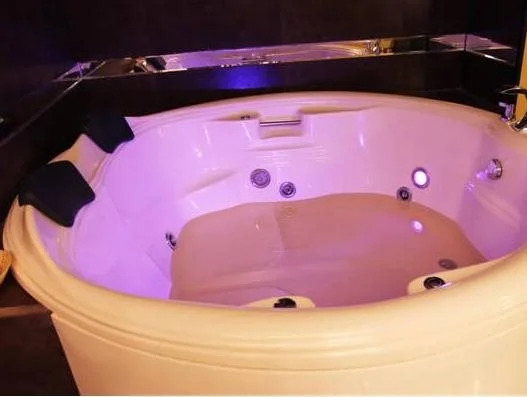 Laurents Deluxe Hotel