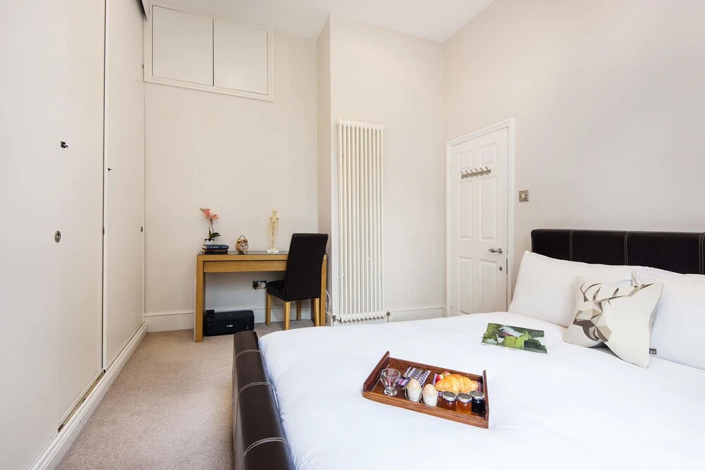The Eardley Crescent Apartment - BAJ