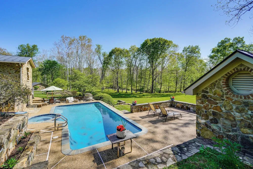 Aldie Home w/ Private Pool: Near Wineries!