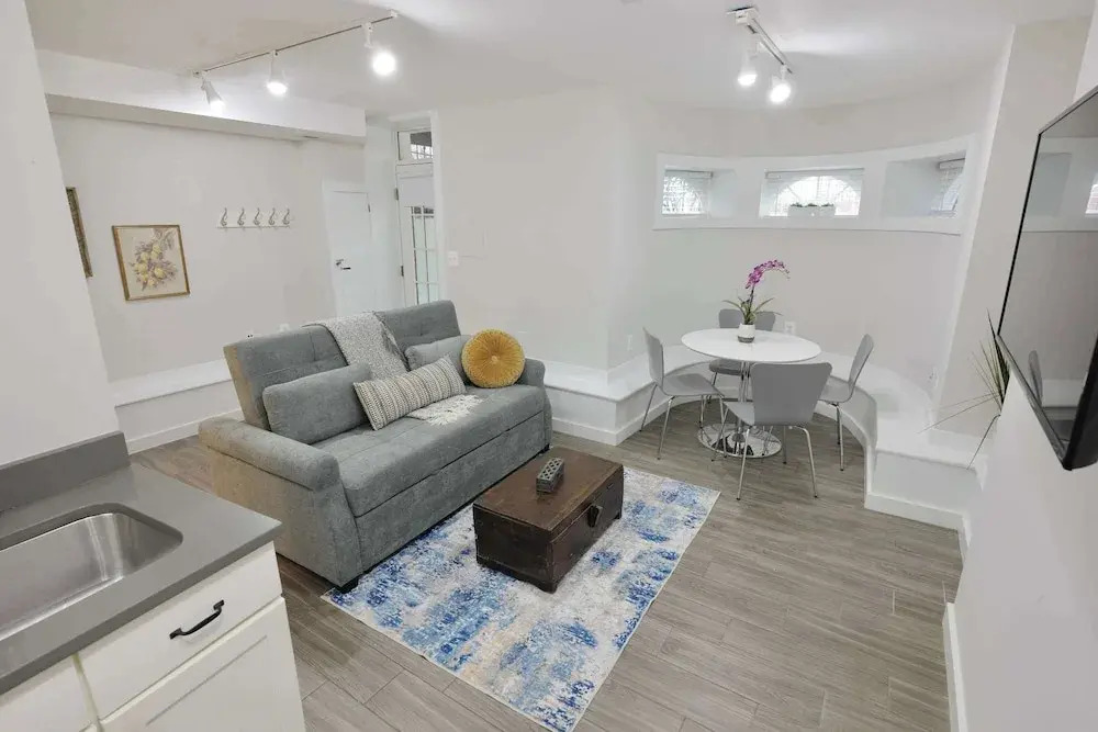 White Brick Retreat - Shaw